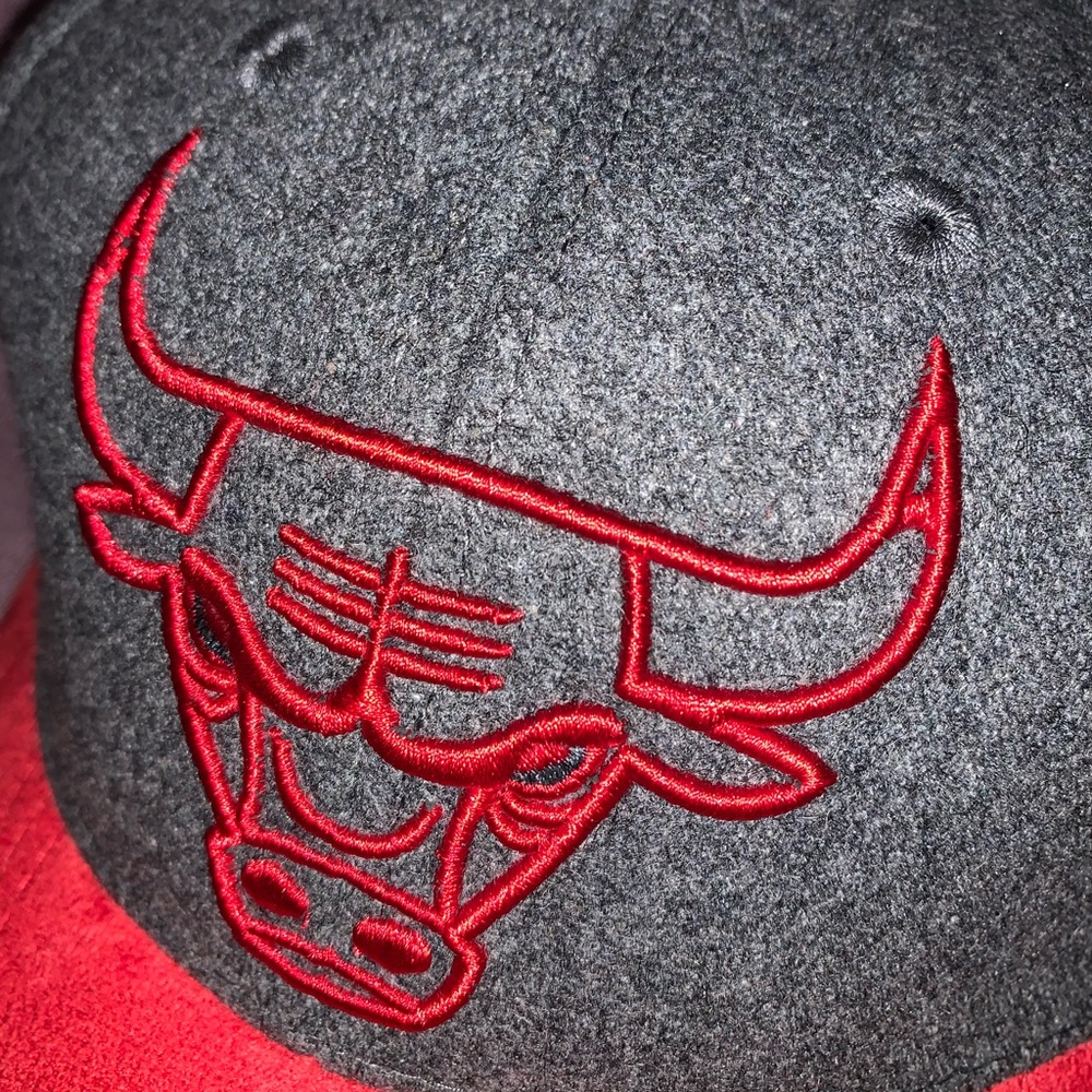 ๐๐๐๏ธ Chicago Bulls Full Court Two-Tone Statement SnapBack Hat ๐๏ธ๐๐ - Picture 2 of 12